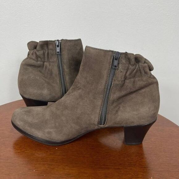 New Munro Alfie Booties in Greige Suede Women's Size 8.5 - Picture 5 of 7